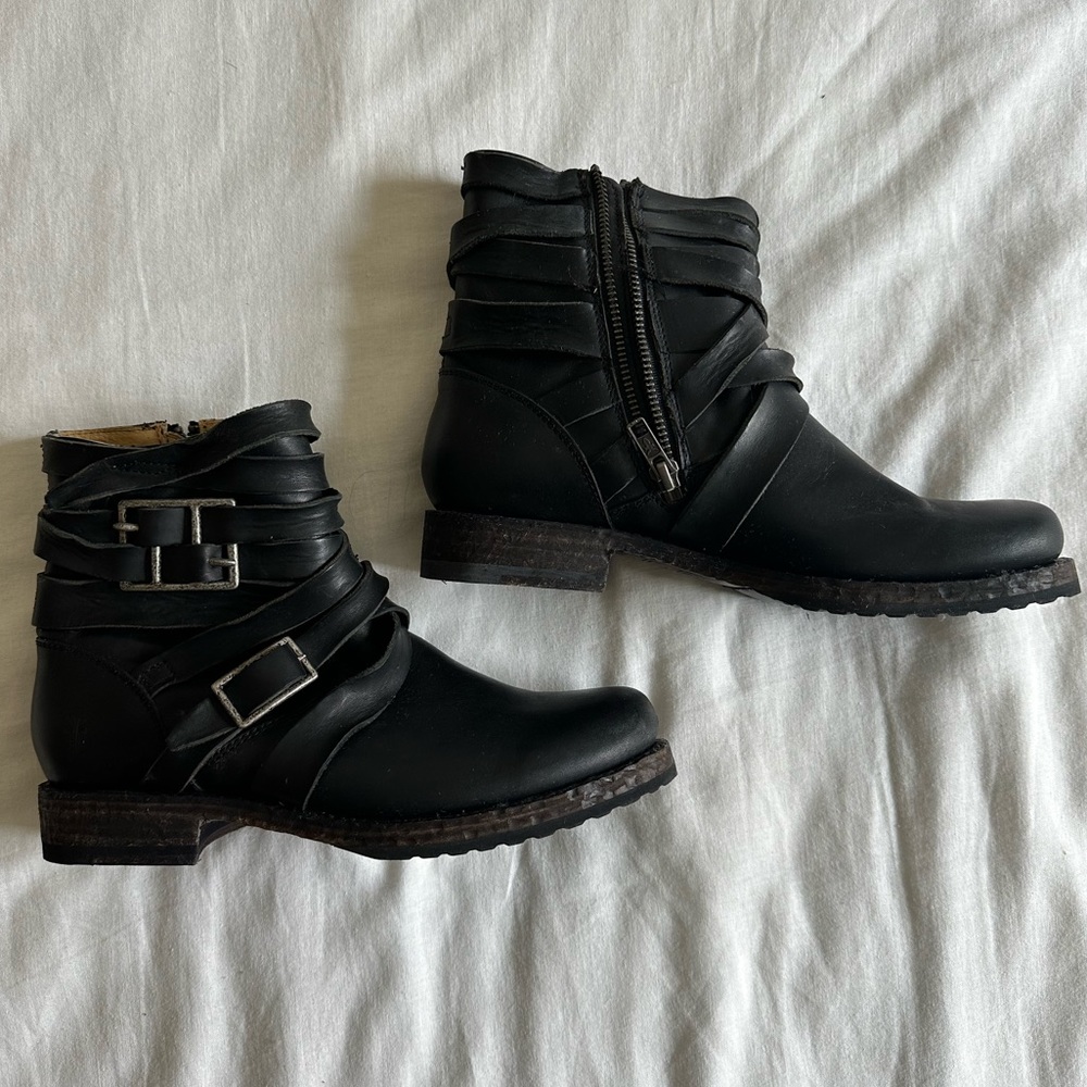 FRYE Veronica strappy short boot. Size 7.5. Never worn!